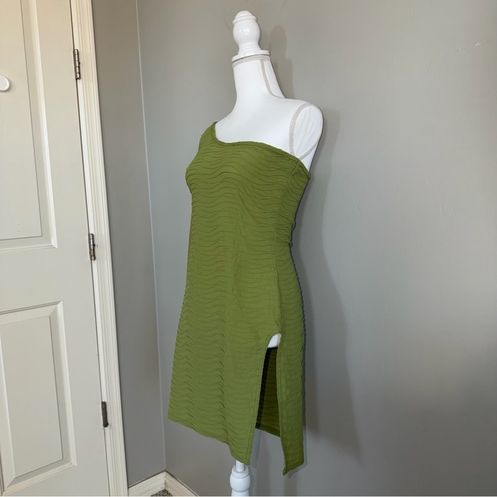 PrettyLittleThing Olive One Shoulder Dress - Picture 3 of 6